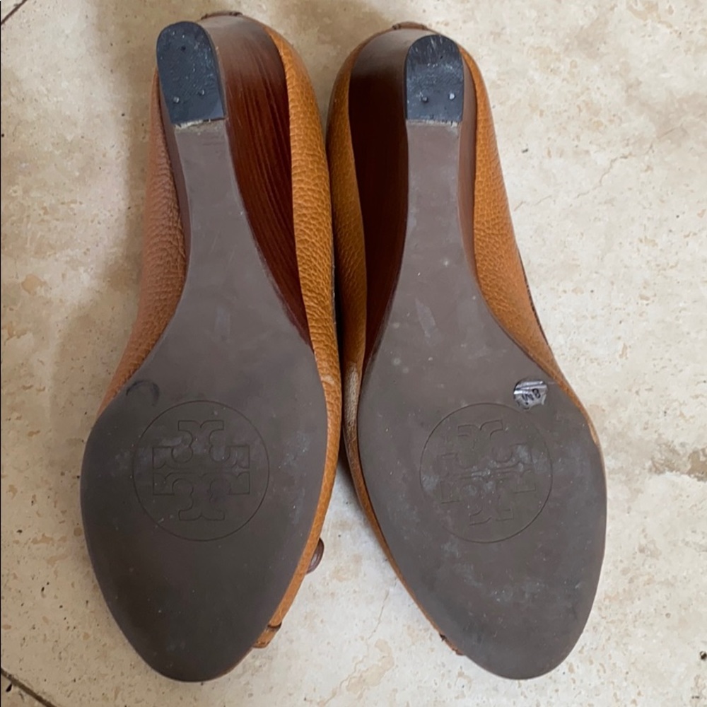 Tory Burch logo wedge pumps - Picture 4 of 5